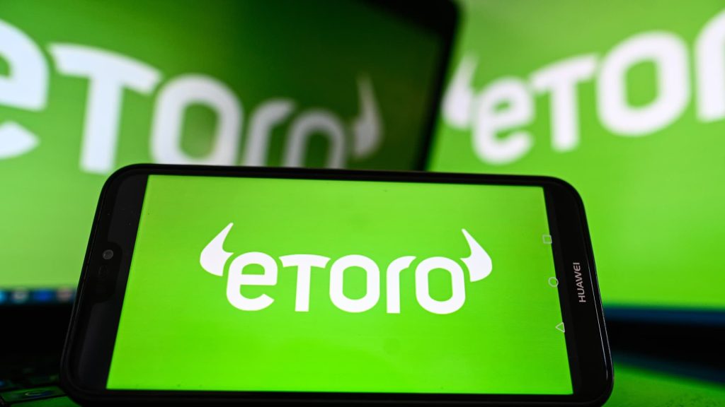 Stock and crypto trading site eToro prices IPO at  per share