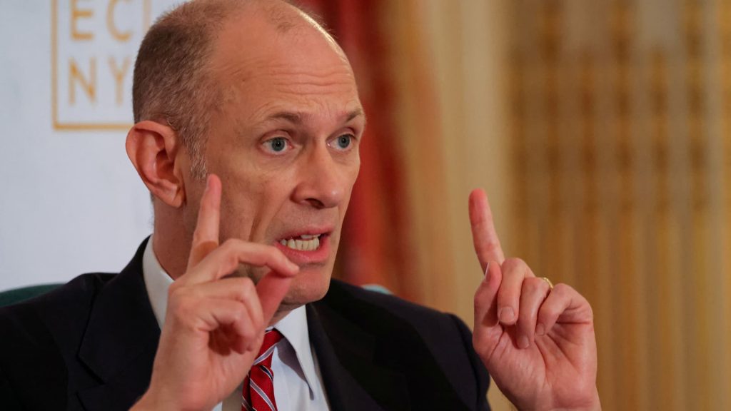 Goolsbee says Fed has to wait longer before moving rates due to trade policy uncertainty