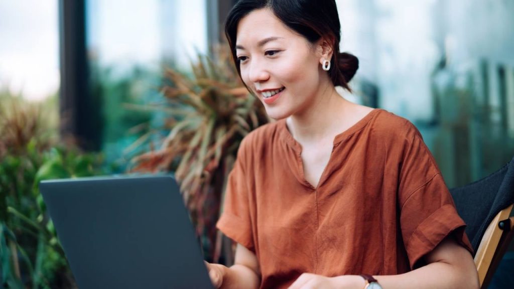 Applying for a loan online vs. in person: Which is better?