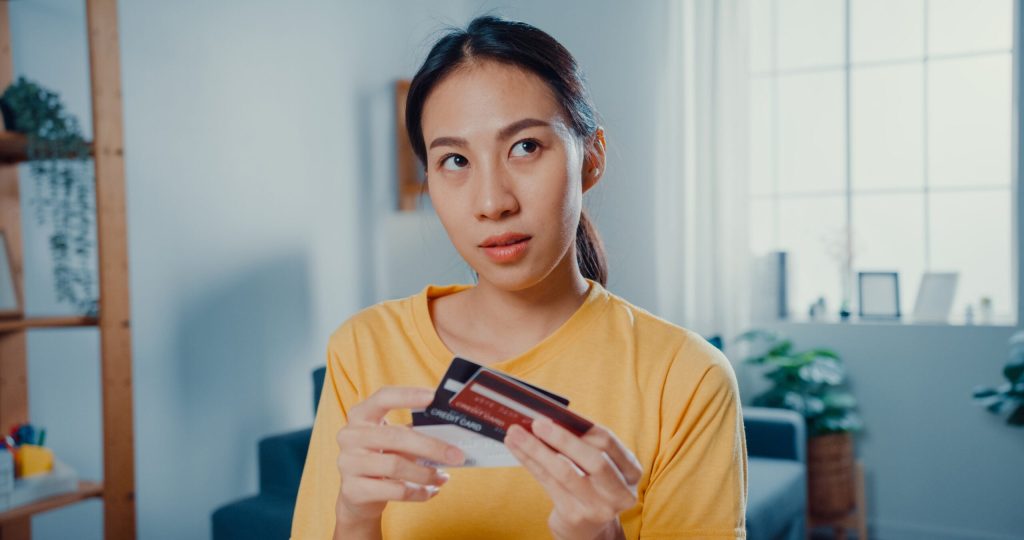 Debit vs. credit card: What’s the best way to pay?