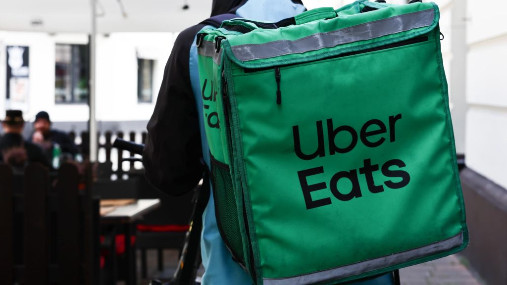 Uber Eats partners with Pipe to offer capital to restaurants Uber Eats partners with Pipe to offer capital to restaurants