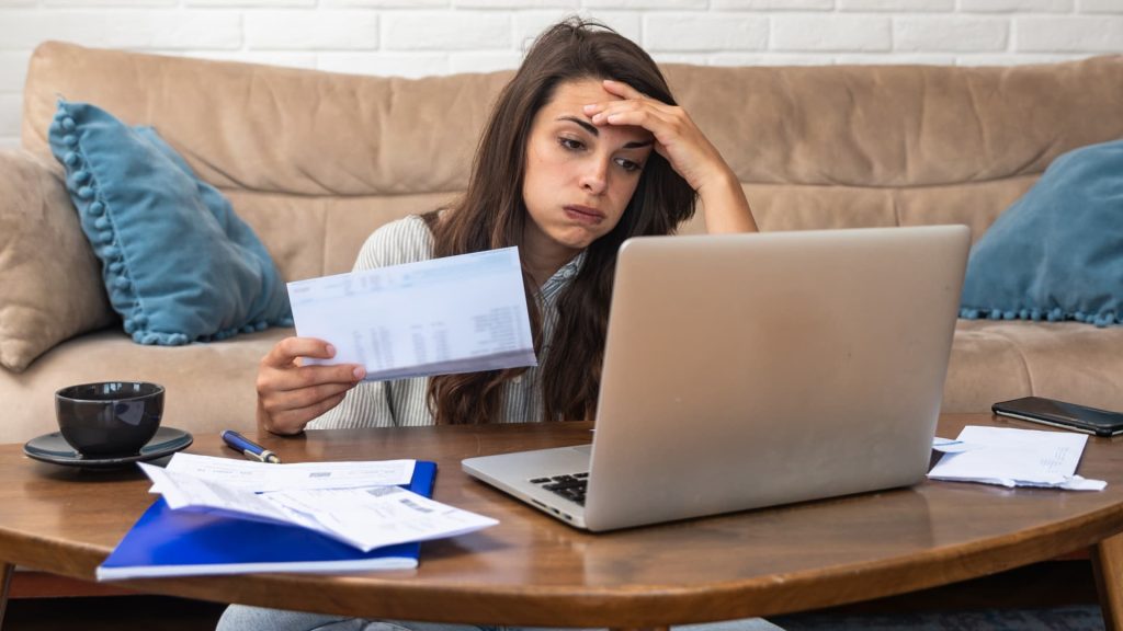 What a missed payment does to your credit score What a missed payment does to your credit score