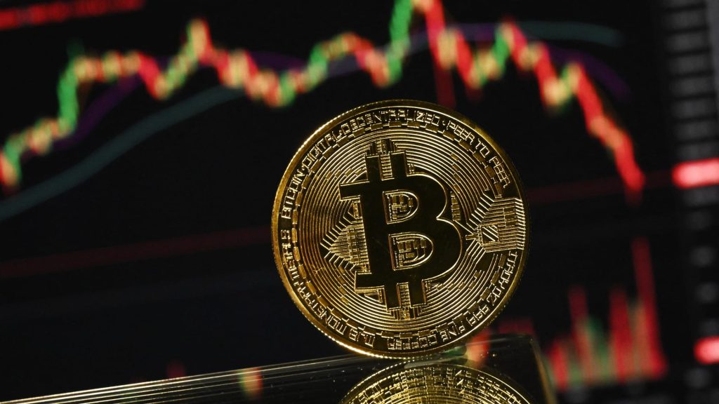 Bitcoin breaks below ,000 to lowest since November 2024 as heavy selling resumes