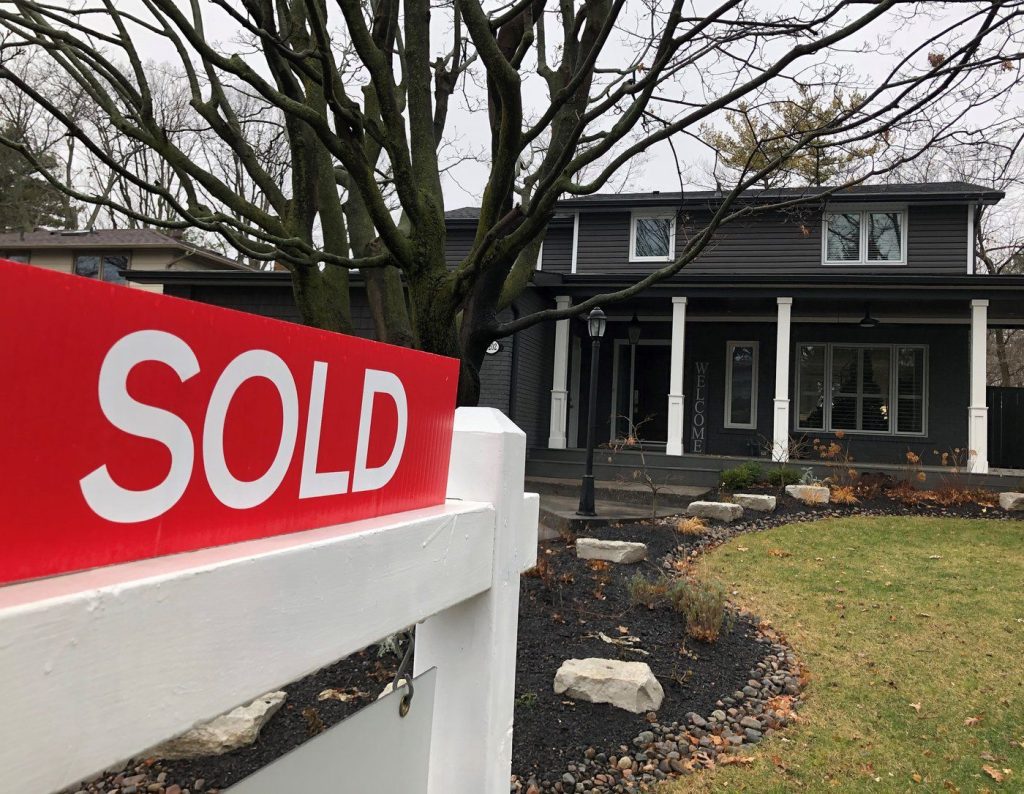 Toronto, Vancouver show biggest signs of mortgage stress: CMHC
