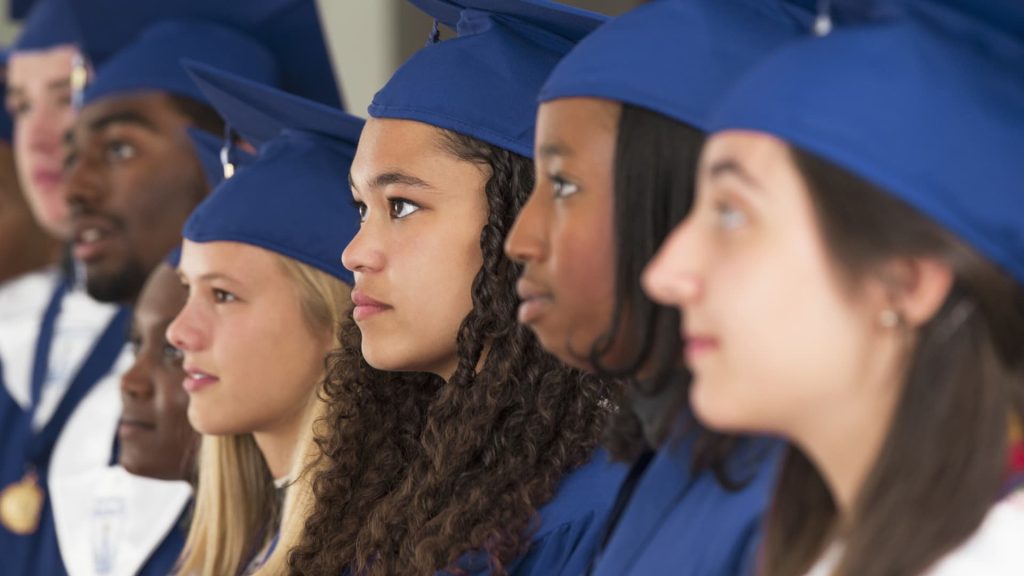 College students may owe ,000 in student loans by graduation: study