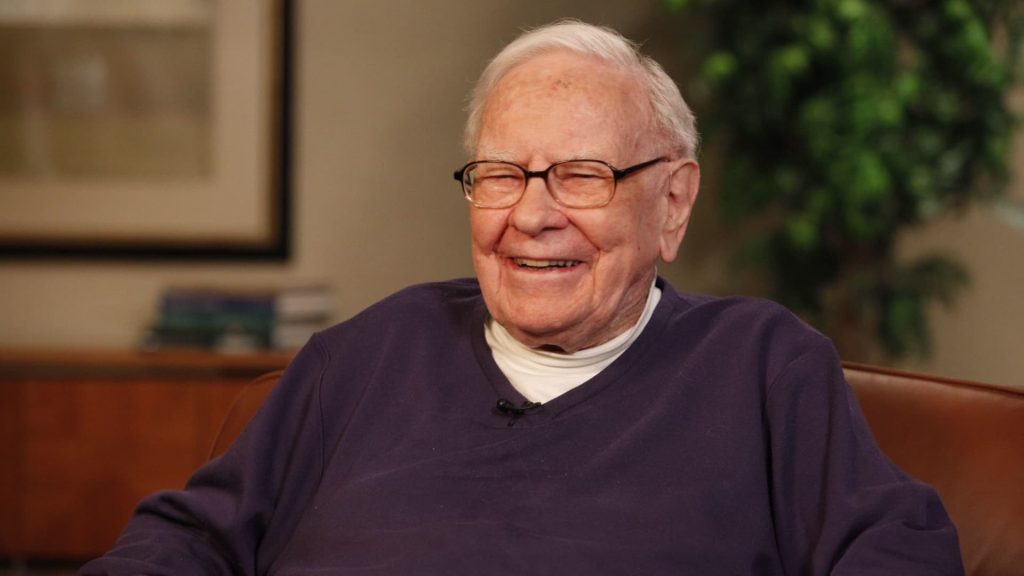 Warren Buffett says he’s still making investment calls at Berkshire, flags ‘tiny’ buy Warren Buffett says he’s still making investment calls at Berkshire, flags ‘tiny’ buy